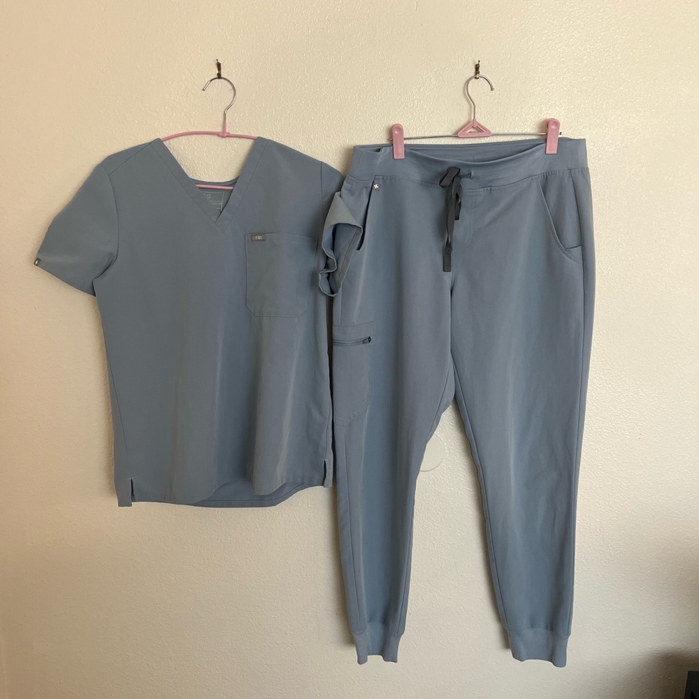 Figs Women's Light Blue/Grey Scrub Set